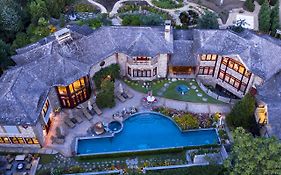 East Hampton Art House Bed And Breakfast